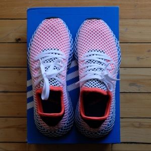 Women Adidas Deerupt  Runner lace up size 6.5